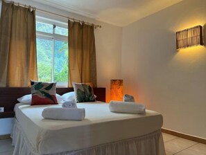 3 bedrooms, WiFi - Floor of a House on the beach. Ocean view (Îles du Vent)