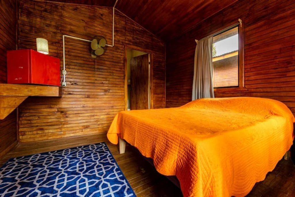 1 sovrum och sängkläder