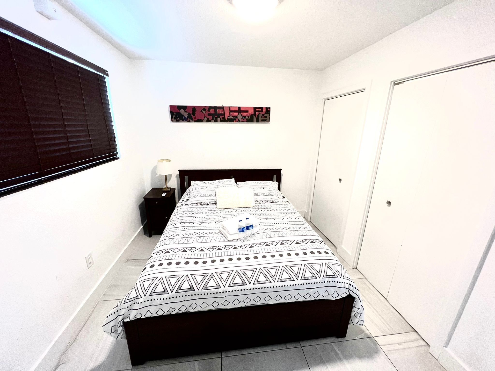 2 bedroom apartment and free parking in Cocont Grove. LOCATION!