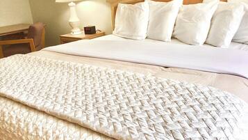 Eenvoudige kamer | Een bureau, een strijkplank/strijkijzer, gratis wifi, beddengoed