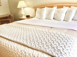 基础客房 | 办公桌、熨斗/熨衣板、免费 WiFi、床单