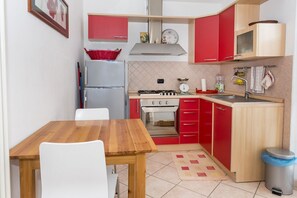 Réfrigérateur, four, lave-vaisselle