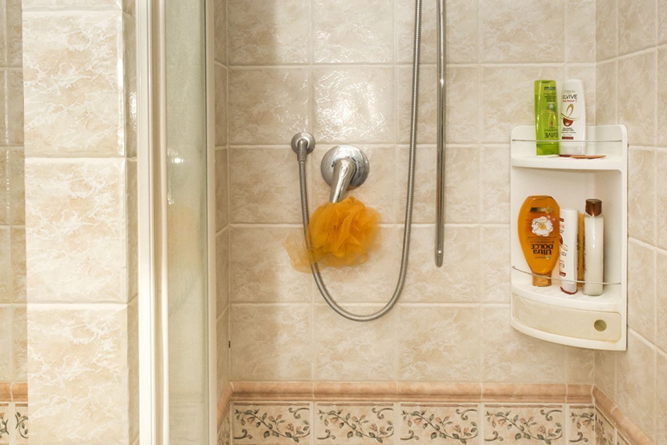 Tina, bidet, toallas 