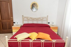 3 bedrooms, bed sheets -  A27 - Poggio, four-room apartment with sea view on ​​Portonovo Bay (Ancona)