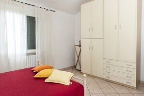 3 bedrooms, bed sheets