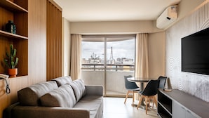 Basic Apartment | Living area - Vista do 21 colado à Paulista com AC (São Paulo)