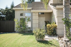 Exterior detail - Travelers Dream! Large Home, Huge Yard, Style & Comfort  (West Sacramento)