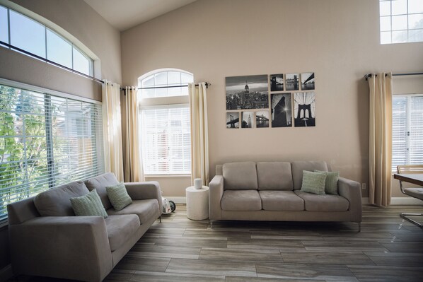 Smart TV, fireplace, books, stereo