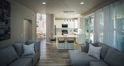 Travelers Dream! Large Home, Huge Yard, Style & Comfort