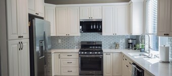 Travelers Dream! Large Home, Huge Yard, Style & Comfort