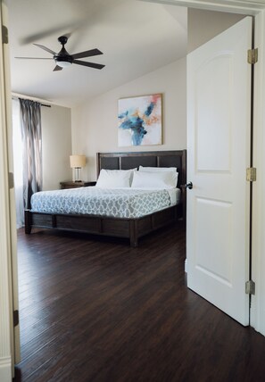 4 bedrooms, in-room safe, desk, iron/ironing board