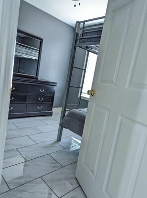 Interior - Modern Family Home Pool/hottub (Katy)