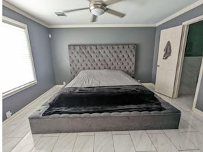 4 bedrooms, bed sheets - Modern Family Home Pool/hottub (Katy)