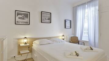 2 bedrooms, iron/ironing board, WiFi, bed sheets