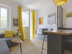 DVD player, books, stereo