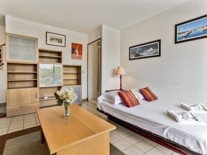 1 chambre, fer et planche à repasser, Wi-Fi, literie fournie