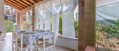 Outdoor dining