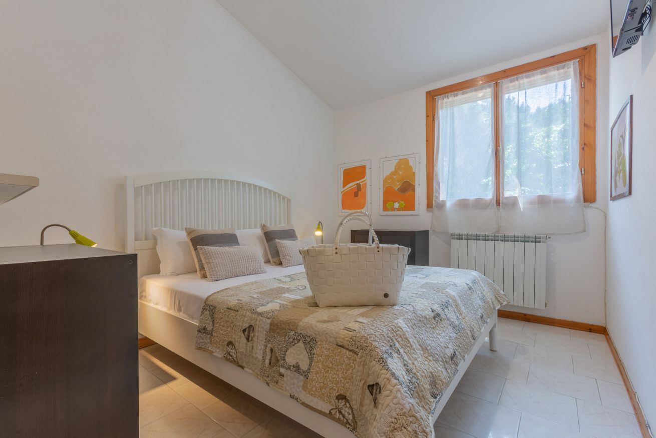 2 bedrooms, iron/ironing board, WiFi