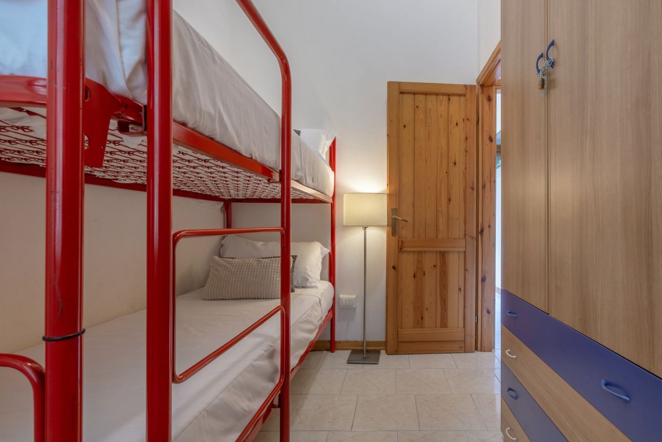 2 bedrooms, iron/ironing board, WiFi