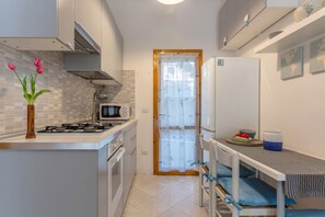 Private kitchen - Lido di Spina Duplex Apartment (Lido di Spina)