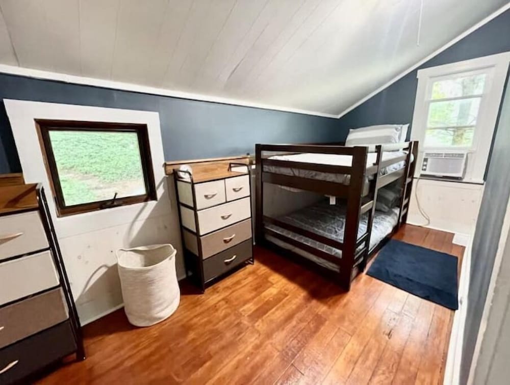 THE WEEKENDER ↠ CRYSTAL LAKE GETAWAY Beulah Vrbo