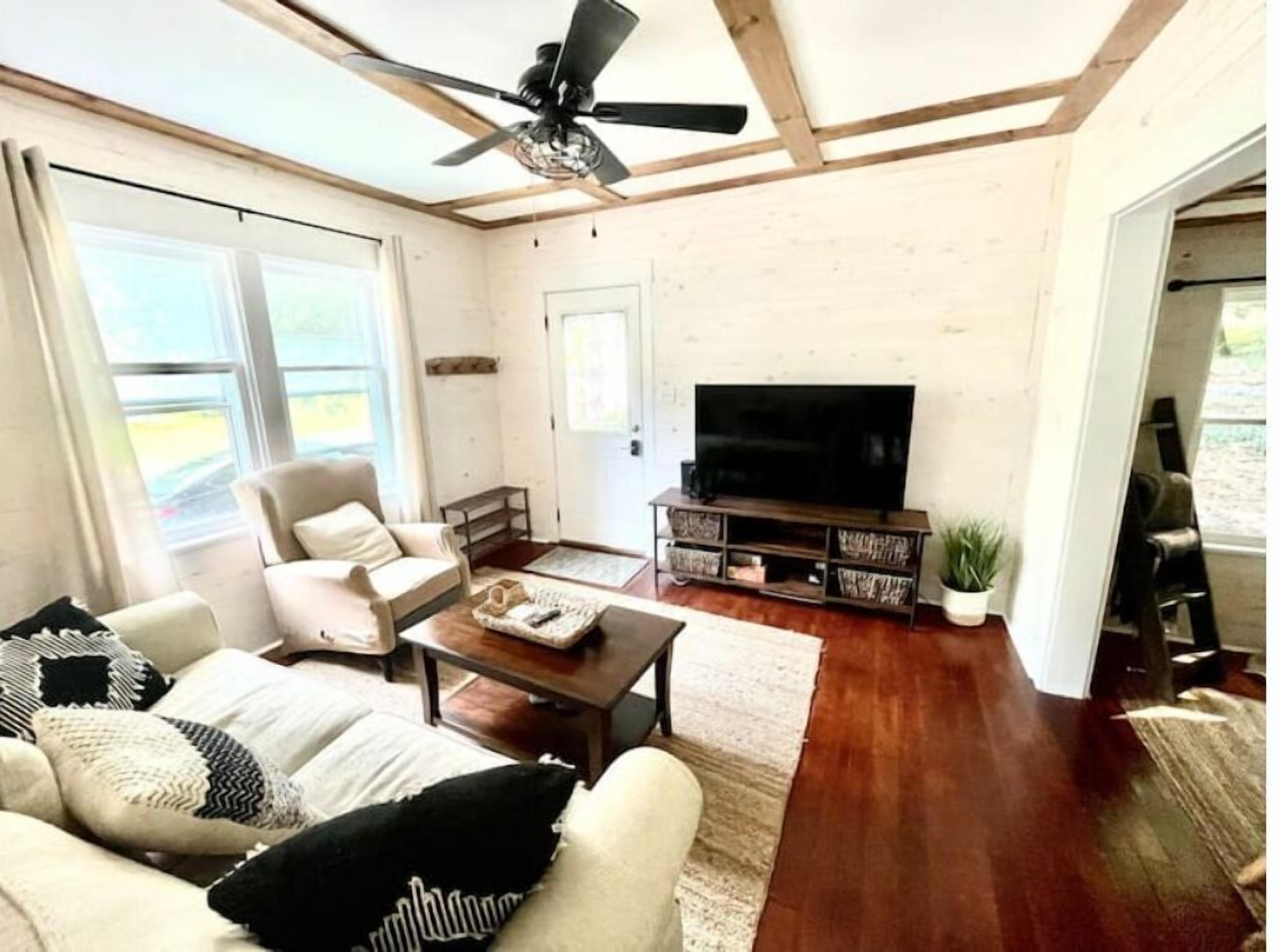 THE WEEKENDER ↠ CRYSTAL LAKE GETAWAY