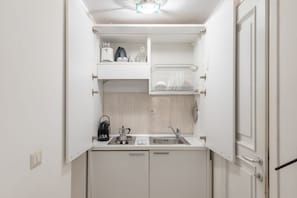 Plaque de cuisson, cafetiĂšre/bouilloire