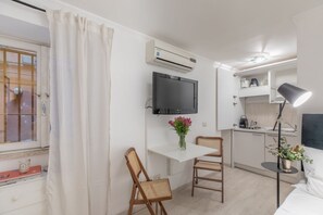 Interior - Basic Studio - 350 m far from Fontana di Trevi (Roma)