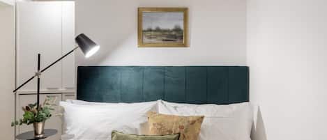 Iron/ironing board, Internet, bed sheets