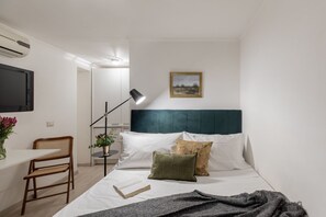 Tabla de planchar con plancha, Internet, ropa de cama