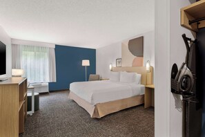 Desk, laptop workspace, soundproofing, iron/ironing board - Spark by Hilton Newcomerstown (Newcomerstown)