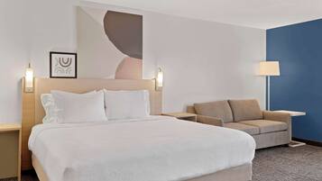 Estudio, 1 cama King size | Área de sala de estar | Televisión