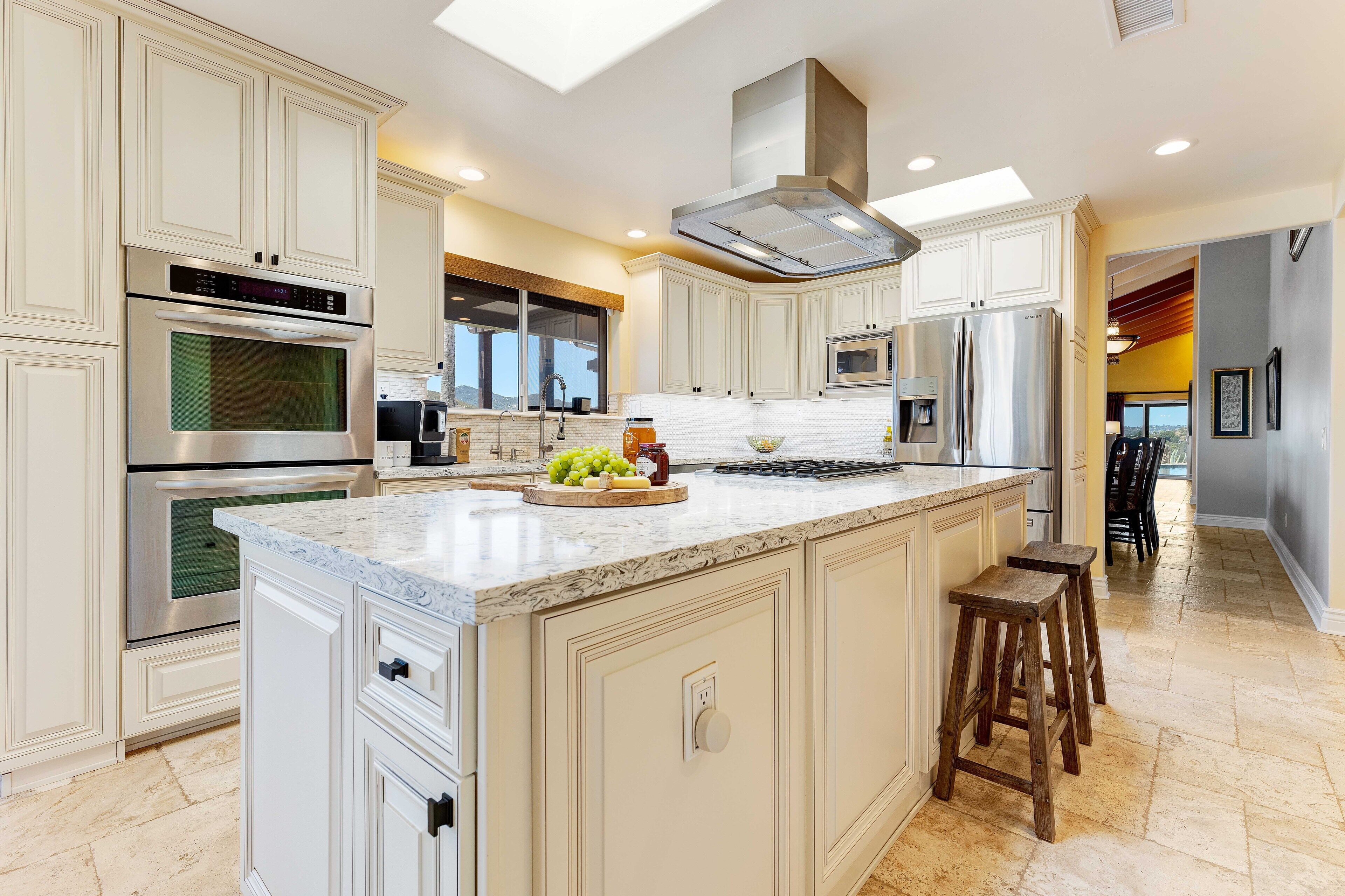 Resort Like Family Oasis - Sleeps 15-18 Comfortably!