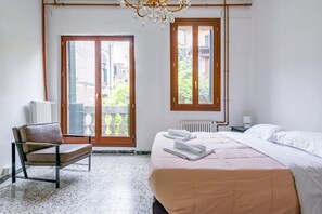 2 chambres, fer et planche à repasser