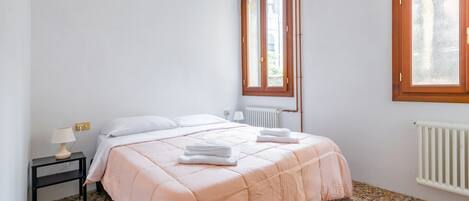 2 bedrooms, iron/ironing board