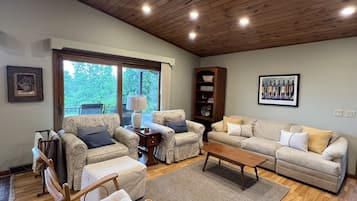 Smart TV, fireplace, offices, printers