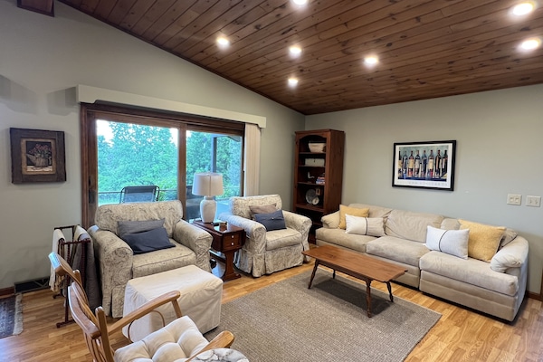 TV connectée, cheminée, espaces bureaux, imprimantes