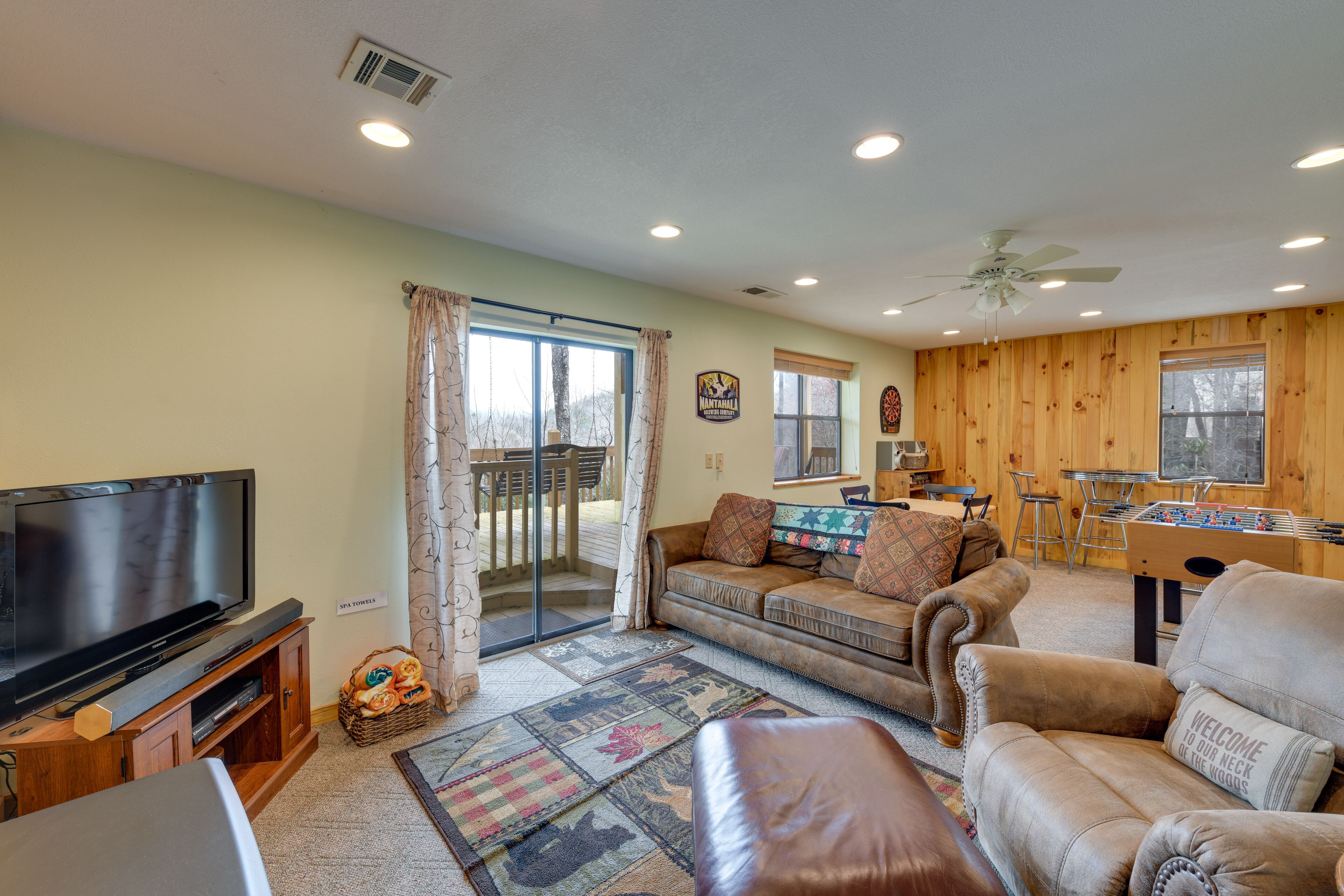 Mountain-View Robbinsville Cabin w/ Hot Tub!