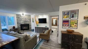 Smart TV, fireplace, table tennis, computer monitors