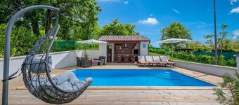 Villa with swimming pool and garden kitchen
