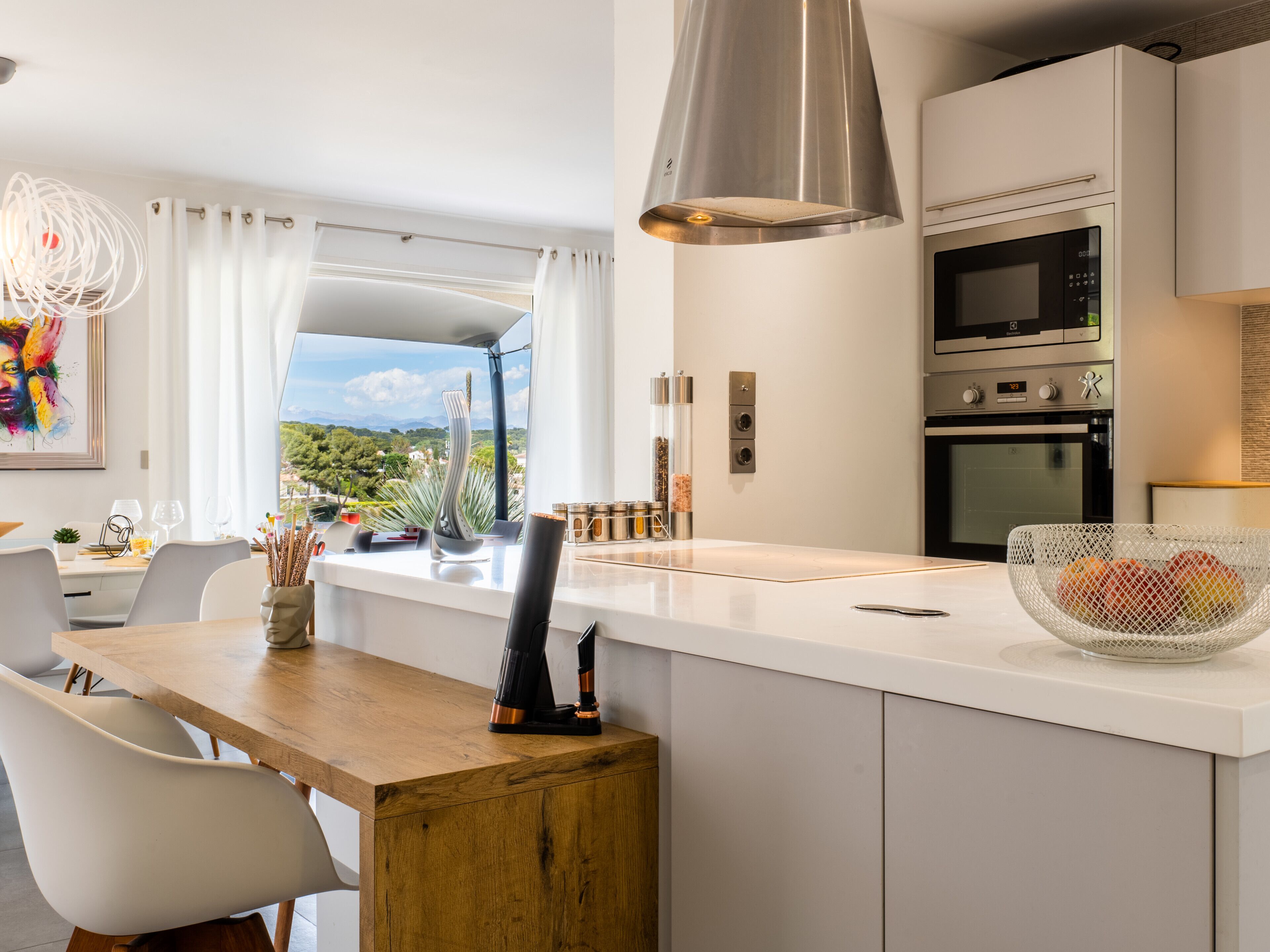 Køleskab, mikrobølgeovn, ovn, kogeplade