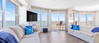 3 bedroom ocean front condo with panoramic ocean views! 10th floor-VanLee1001