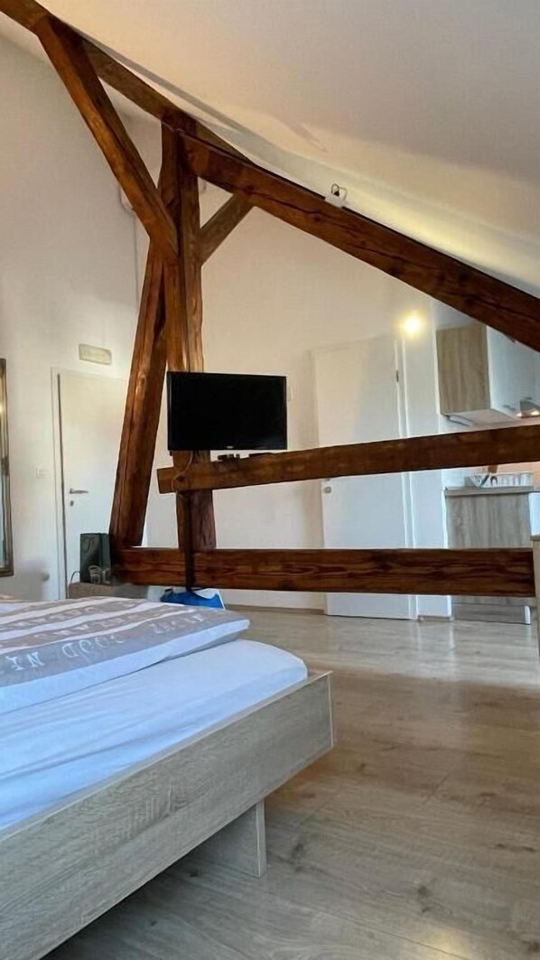 1 bedroom, desk, iron/ironing board, free WiFi