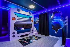 10 habitaciones, tabla de planchar con plancha, wifi y ropa de cama 