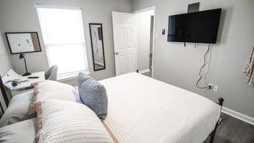 2 bedrooms, desk, iron/ironing board, free WiFi