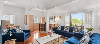 Charming 5BR Family Home w/Pool 10min from Airport