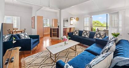 Charming 5BR Family Home w/Pool 10min from Airport