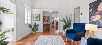 Charming 5BR Family Home w/Pool 10min from Airport