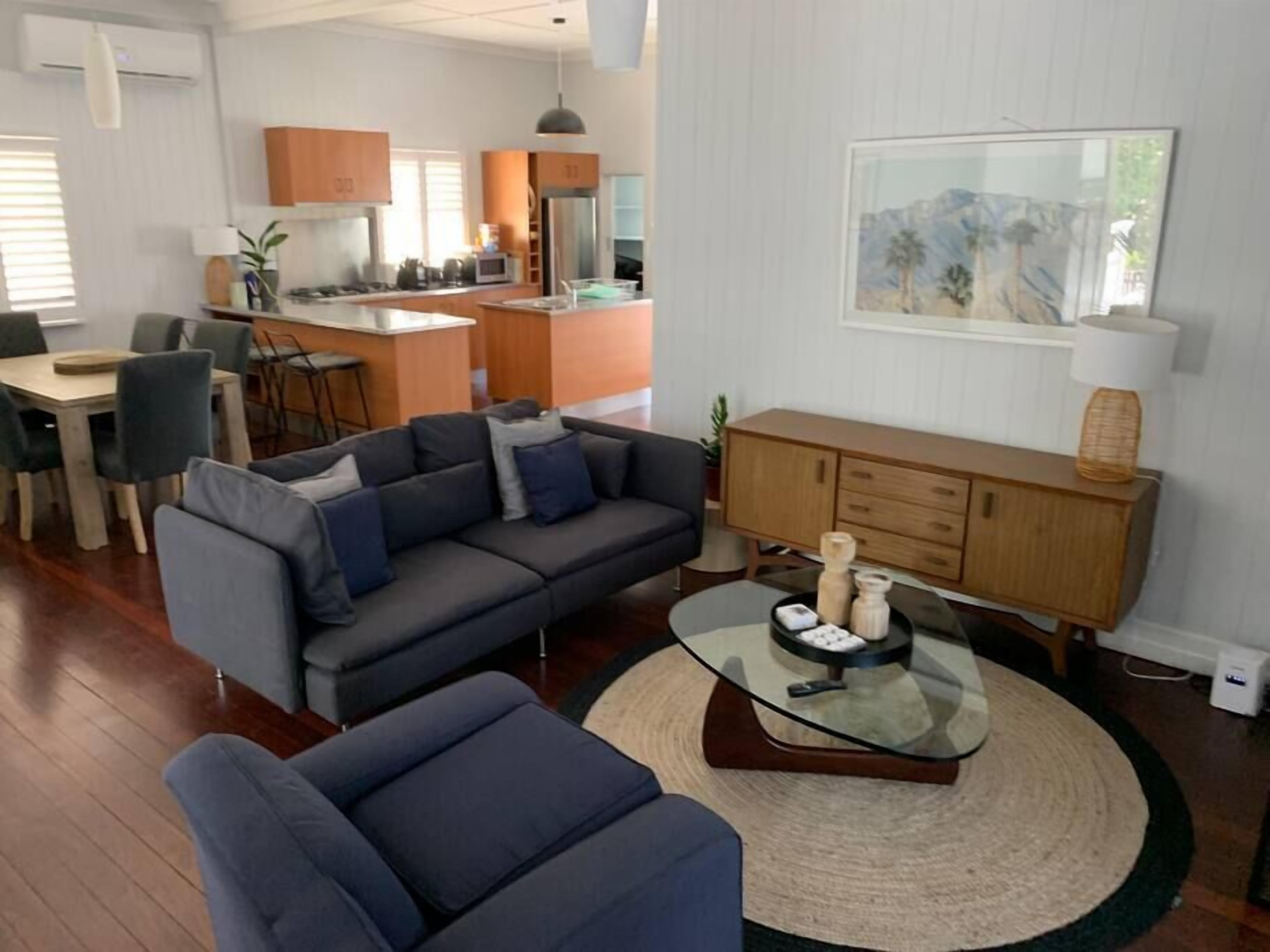 Charming 1920's 4Br freestanding Plantation Qldr.