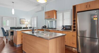 Charming 1920's 4Br freestanding Plantation Qldr.